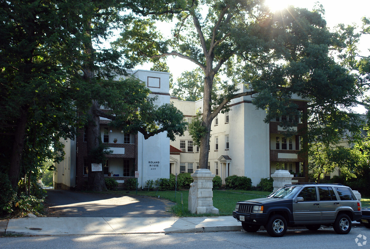 Roland Springs Apartments Baltimore