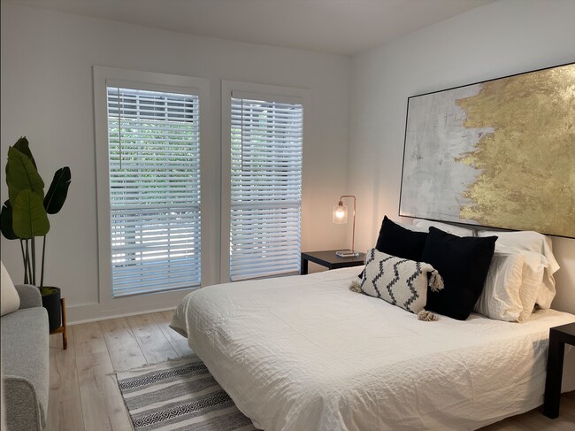 Foto del edificio - 1706 Lakeland Dr