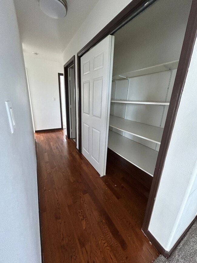 Building Photo - Spacious 3 Bedroom/2 Bathroom in Moanalua ...