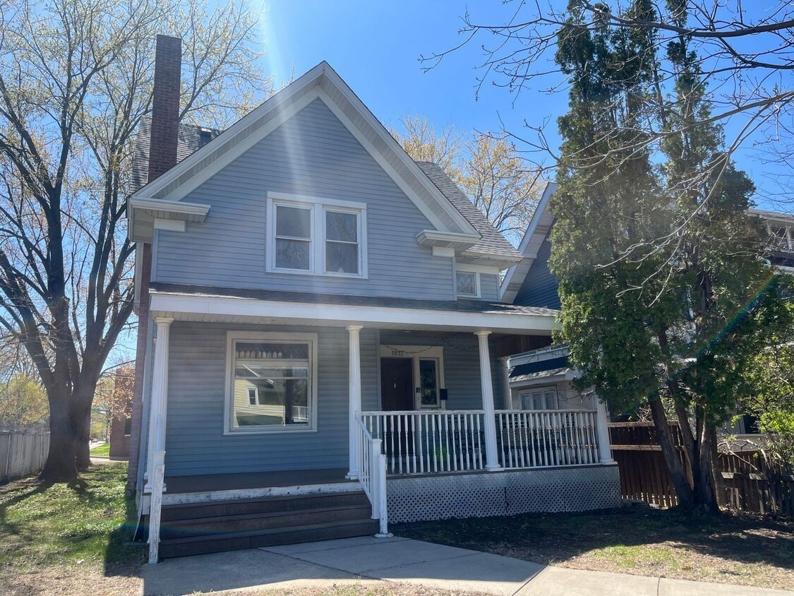 Primary Photo - DO NOT MISS! Four-Bedroom Single Family Ho...