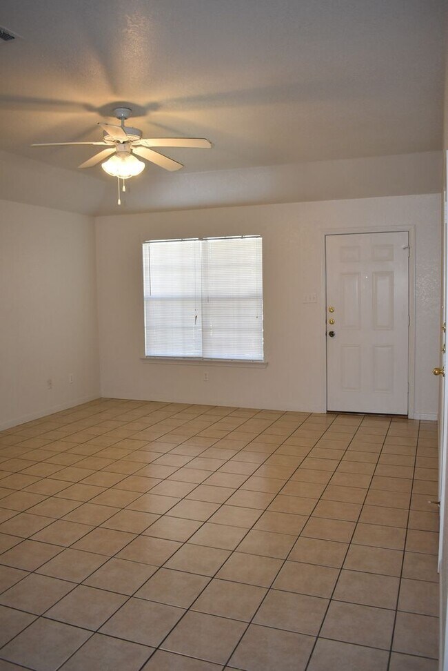 1614 Yuma Trail Unit B SHOWABLE, Harker Heights, TX 76548 Room for