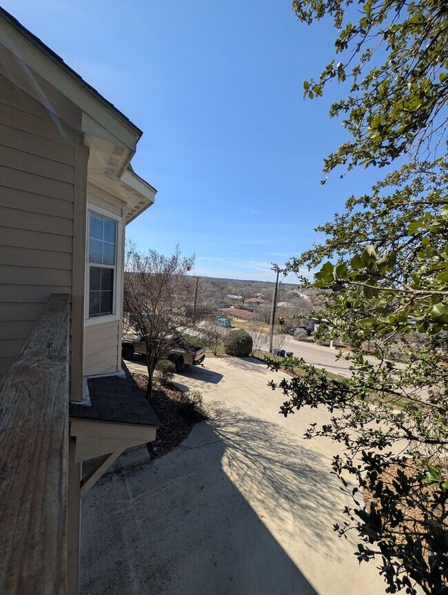 Building Photo - Large Deck off Living Room / Fridge Included /Located Between Gruene & Downtown New Braunfels /CISD
