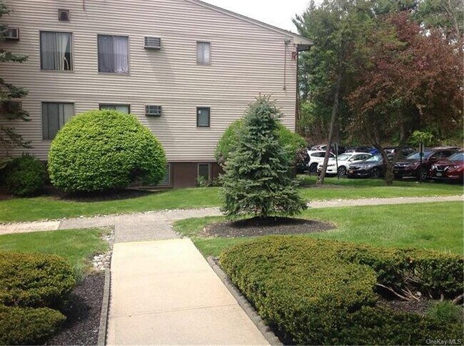 Foto del edificio - 90 Country Club Ln