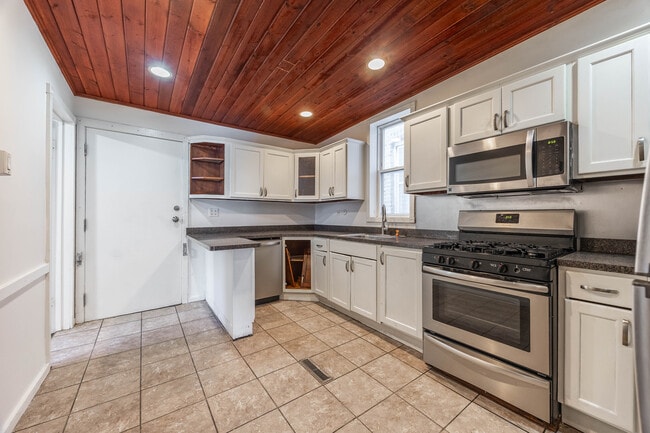 Foto del edificio - 2142 N Karlov Ave