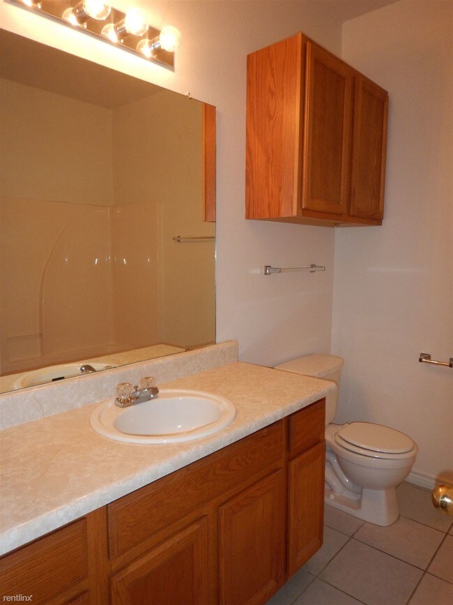 Foto del edificio - 3 br, 2 bath Duplex - 1801 Prairie Dr