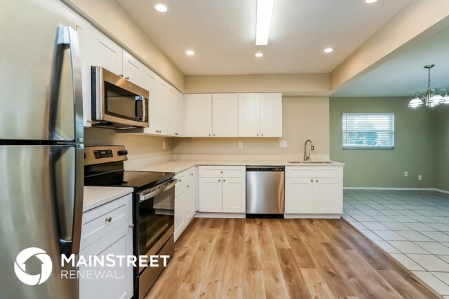 Building Photo - 7311 Louise Dr