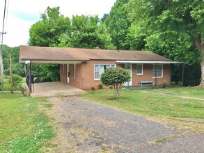 Building Photo - 604 Glenview Dr