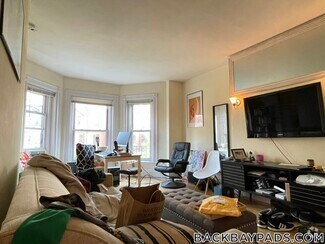 Building Photo - 225 Newbury St