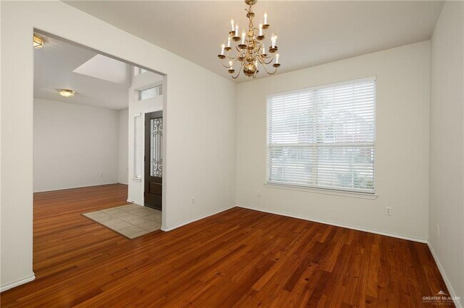 Foto del edificio - 3404 San Armando St