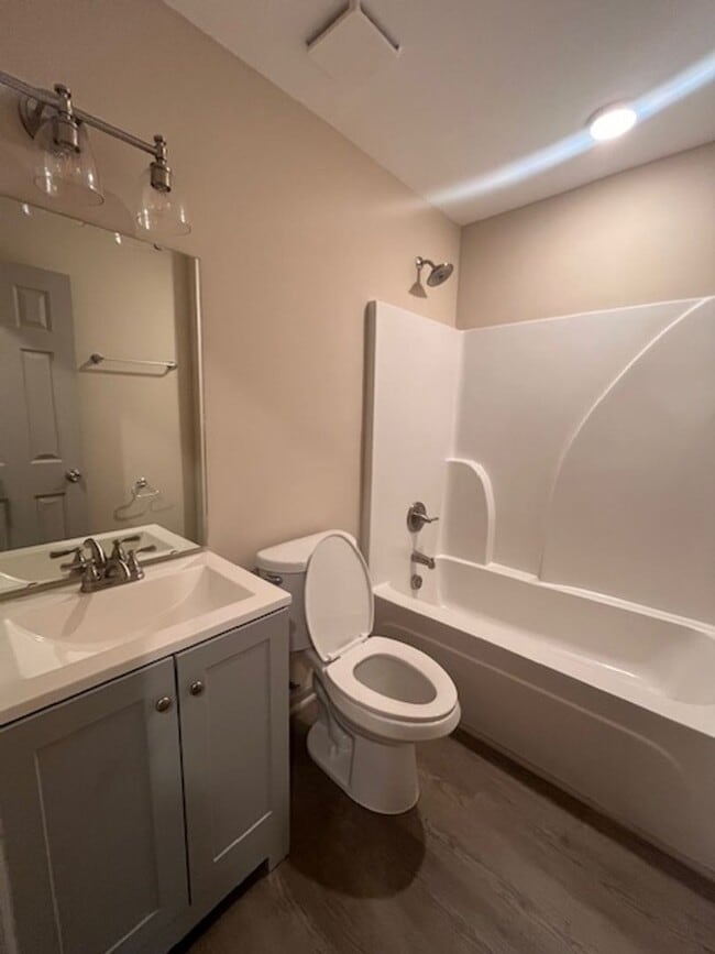 Building Photo - 1305 Baymeadows Dr