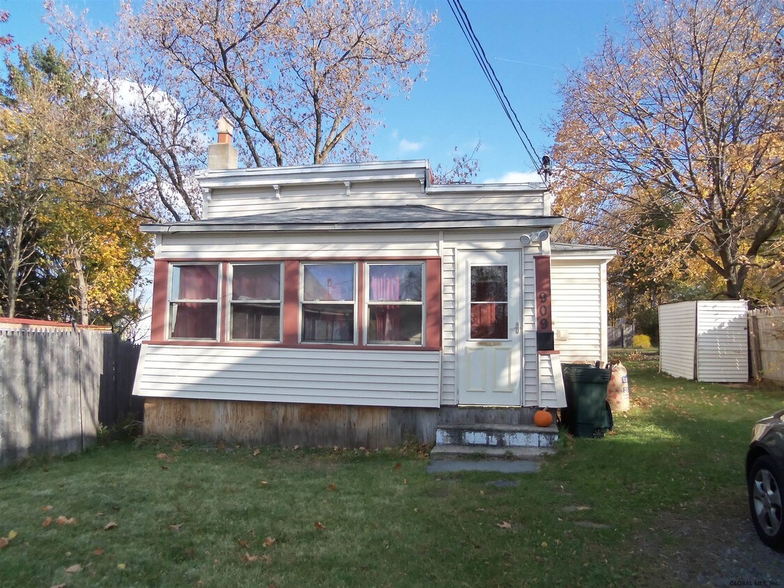 Primary Photo - 909 Gerling St