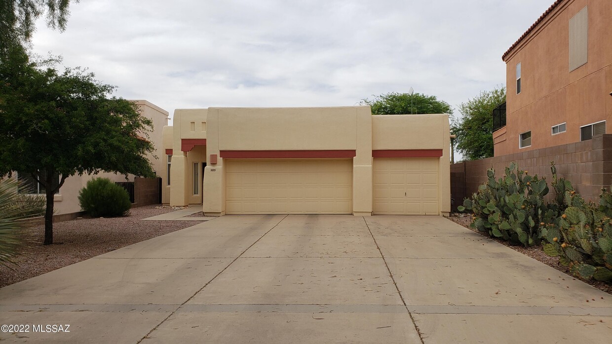 Primary Photo - 6525 N Shadow Bluff Dr