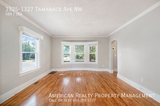 Foto del edificio - 1325-1327 Tamarack Ave NW-