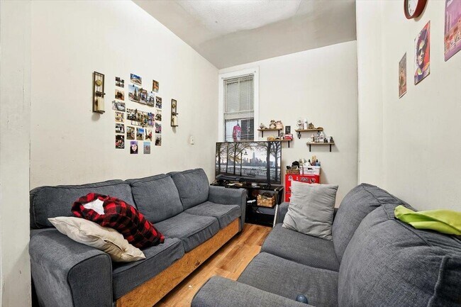 Foto del edificio - 122 Hutton St
