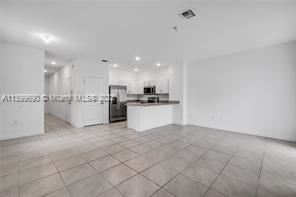 Building Photo - 3 br, 2.5 bath Townhome - 1100 SW 7th Ct