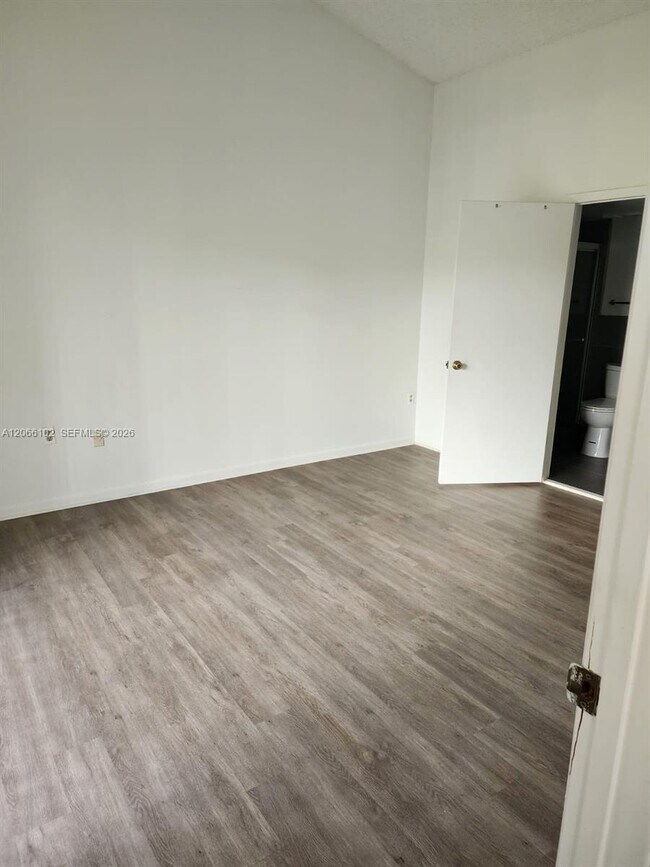 Foto del edificio - 2445 SW 18th Terrace