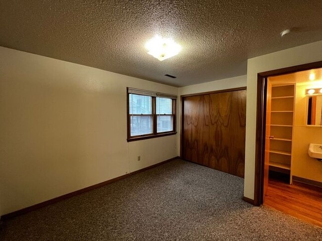 Building Photo - $795 | 1 Bedroom, 1 Bathroom Apartment | Cat Friendly* | Sublease* | Available for February 6th, ...