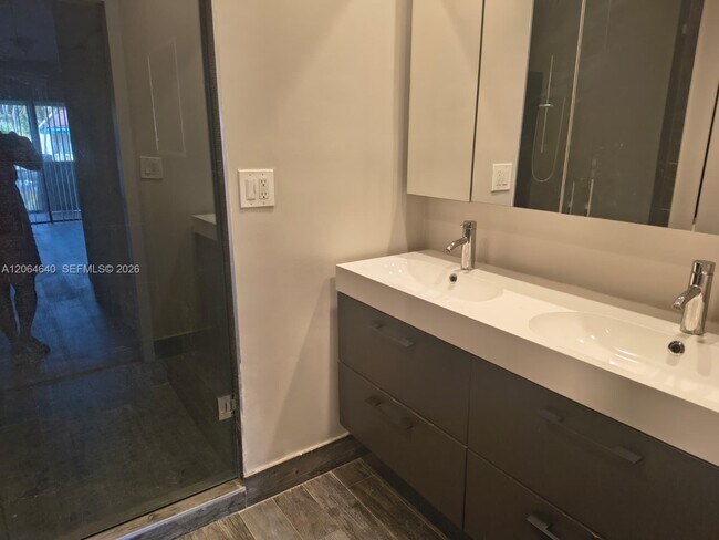 Foto del edificio - 7001 Loch Isle Dr S