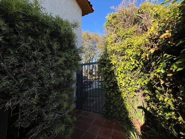 Foto del edificio - 3359 Mentone Ave