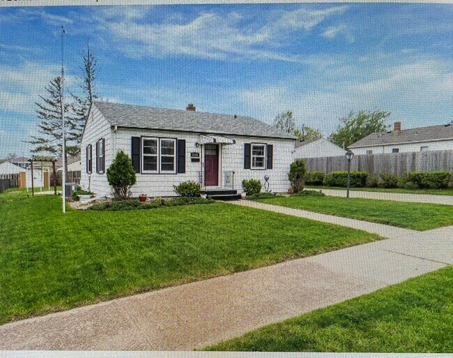 Building Photo - 2105 E Austin St