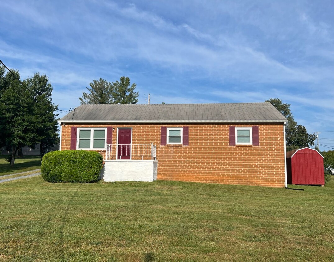 Foto principal - 3 Bedroom Home in Campbell County