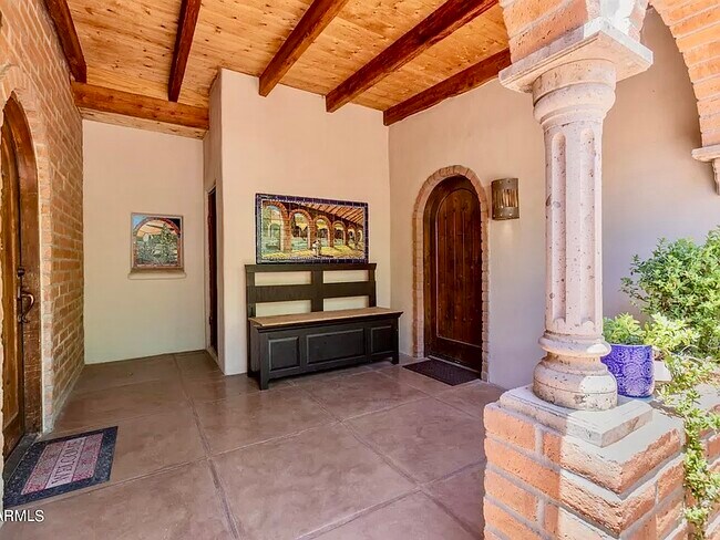 Foto del edificio - 1423 N Bryant Ave