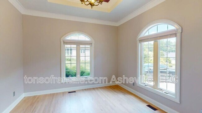 Building Photo - 385 Mistletoe Trail