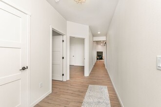 Building Photo - 905 8th St SW