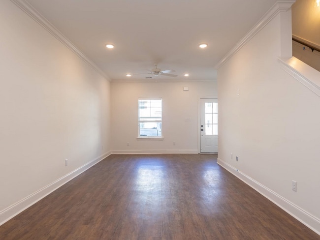 Building Photo - 637 Cottage Grv Cir