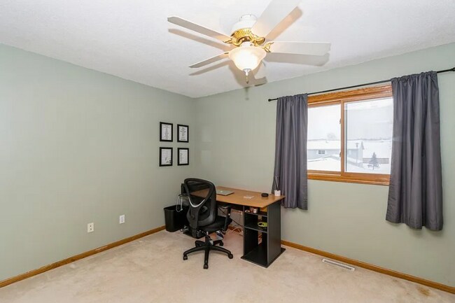 Foto del edificio - 1390 Daleview Dr
