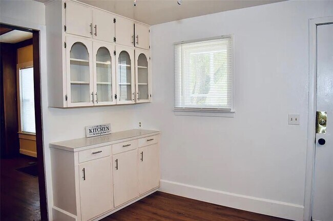 Foto del edificio - 805 Crothers Ave