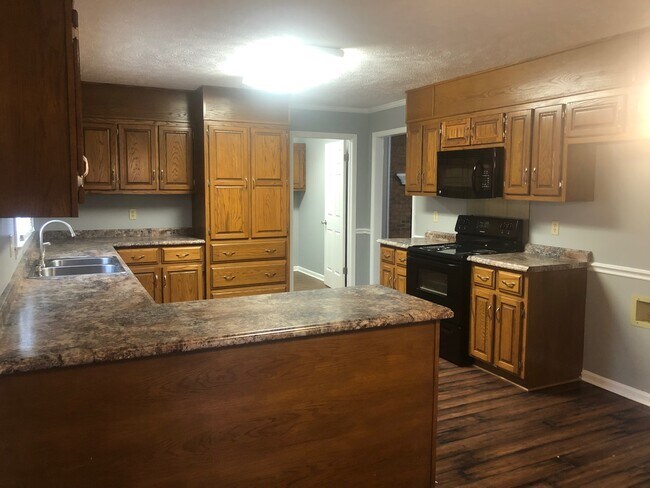 Kitchen - 46 Greencastle Dr
