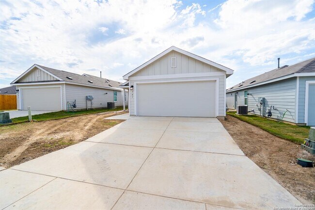 Building Photo - 707 Ambush Ridge
