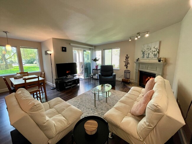 Building Photo - $500 Move In Special!!!!