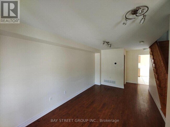 Building Photo - 19 MacGregor Ave