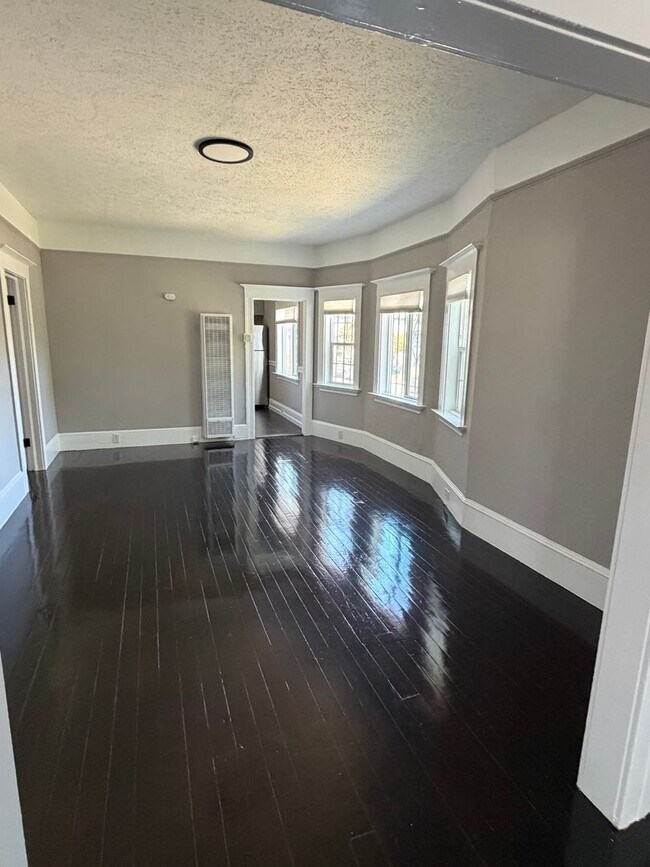Building Photo - Duplex