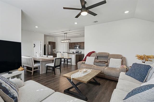 Building Photo - 604 Chuck Wagon Dr