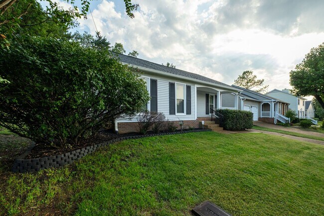 Building Photo - 5148 Village Trce