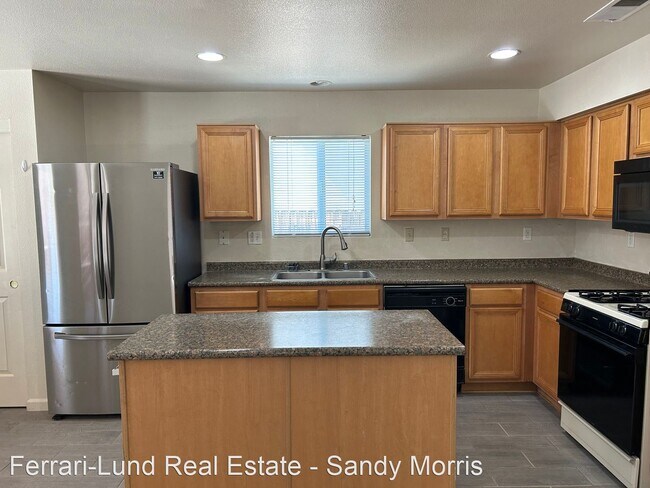 Building Photo - 4 br, 2.5 bath House - 9275 Red Baron