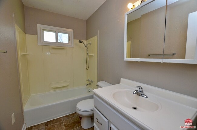 Building Photo - Great Duplex!