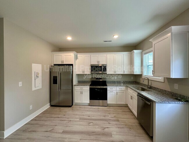 Building Photo - 827 Bonham Ave