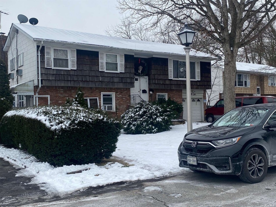 Primary Photo - 34 Gaffney St