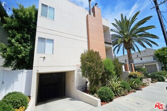 Building Photo - 4220 Fair Ave
