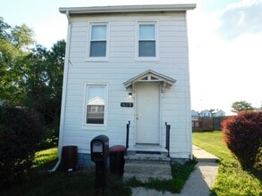 Building Photo - 427 South St