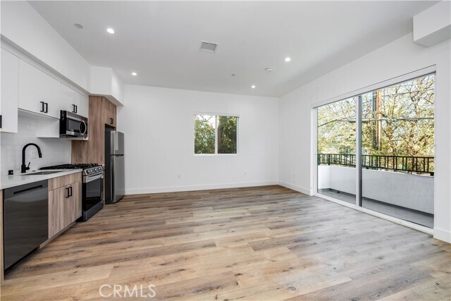 Foto del edificio - 5044 Laurel Canyon Blvd