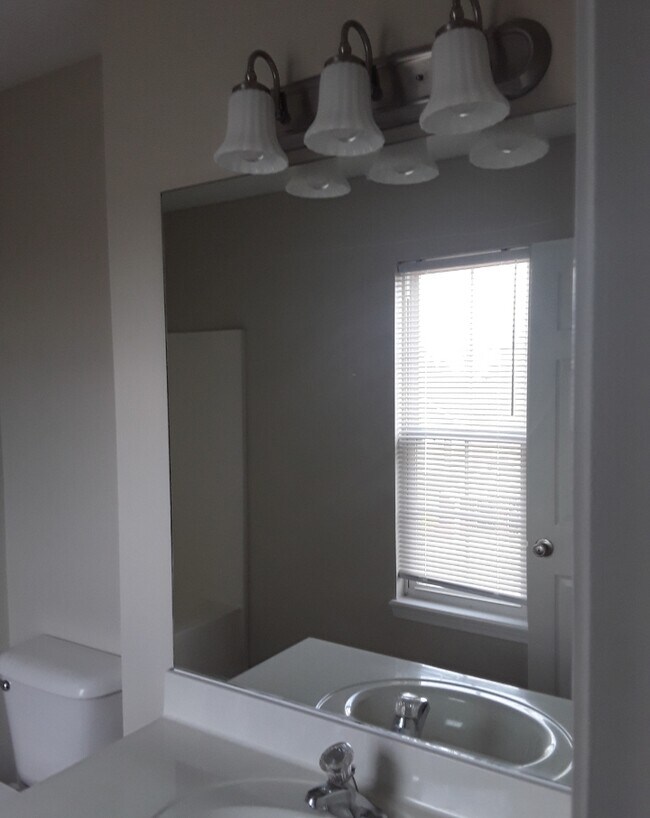 Foto del edificio - 1156 Woodland Dr