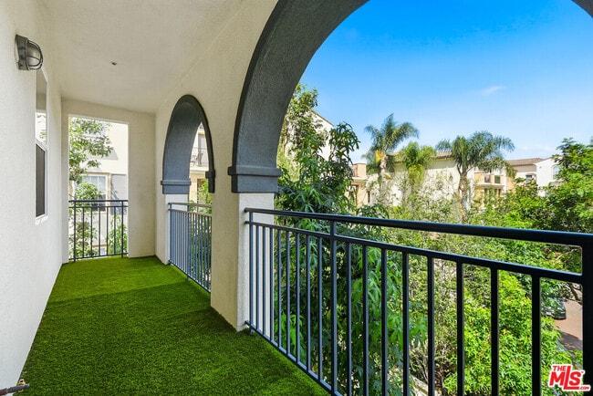 Foto del edificio - 12963 W Runway Rd