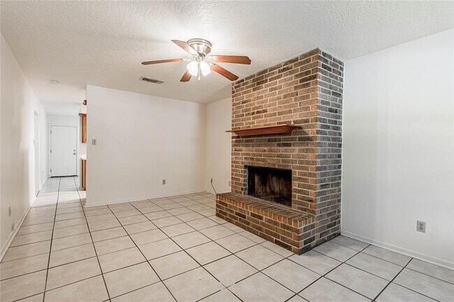 Building Photo - 3009 Manor Ln