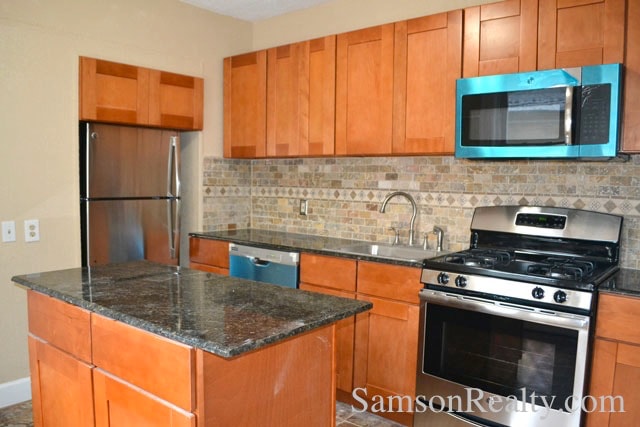 Building Photo - 136 Irving Ave