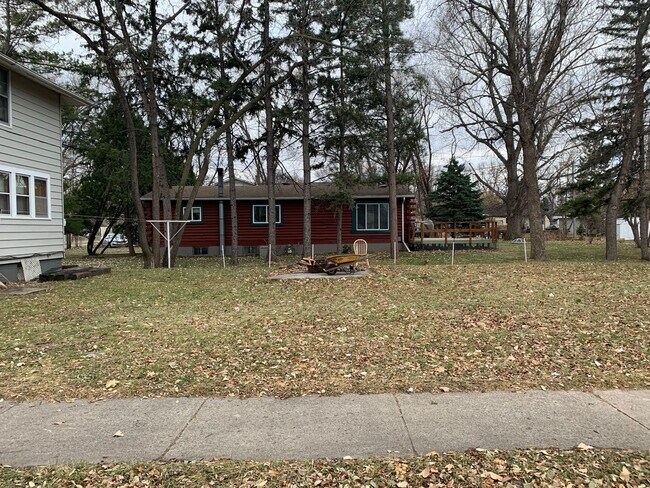 Building Photo - 3 bed, 2 bath Single Family Home